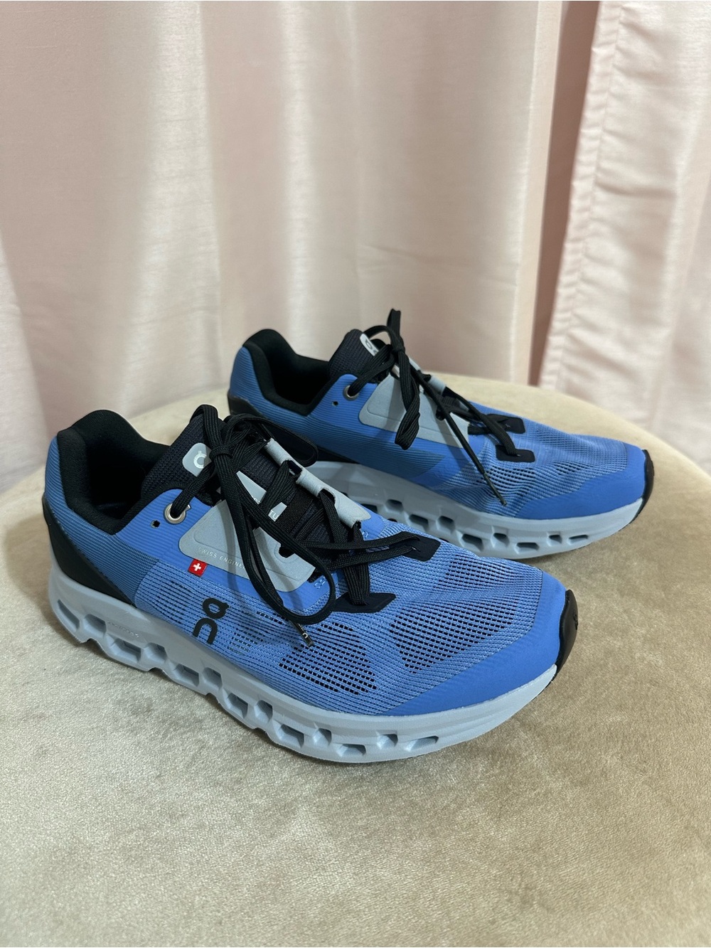 On Cloud women’s cloudstratus 2